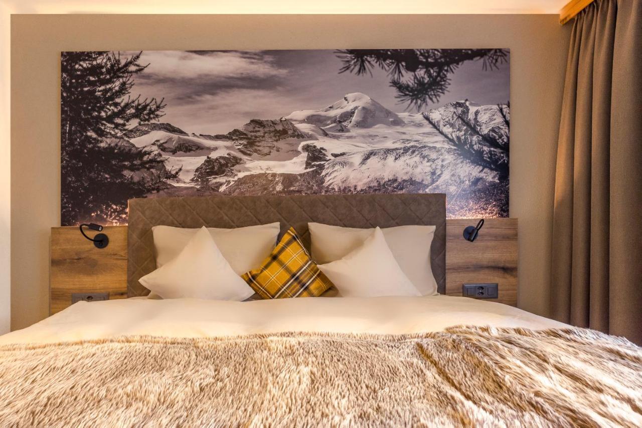 Arcade & Saas Fee
