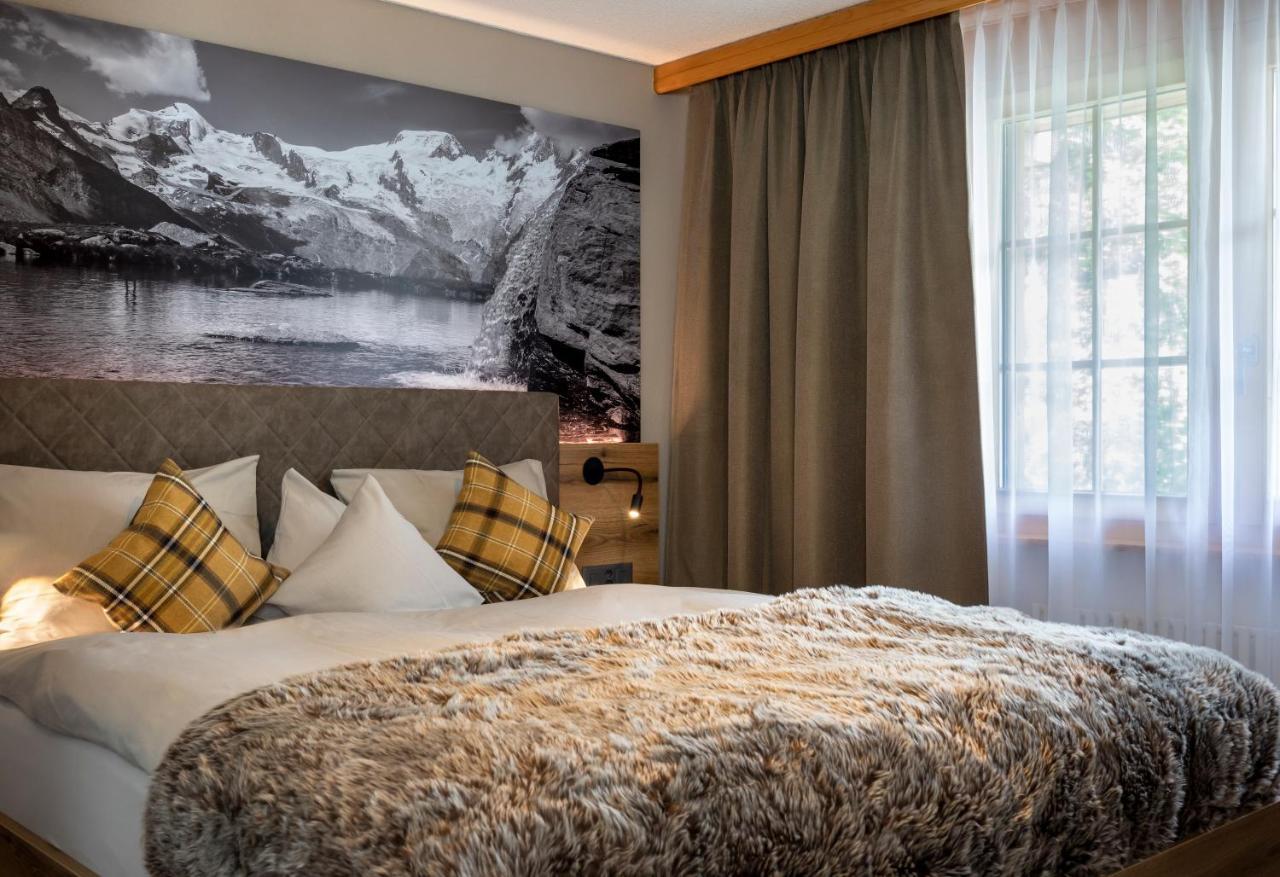 Arcade & Saas Fee